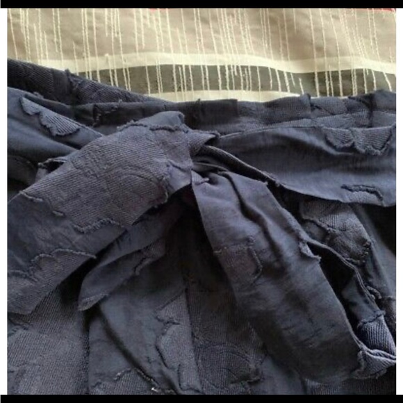 ✨NWT KARL LAGERFELD WOMENS SKIRT✨ - Picture 4 of 12